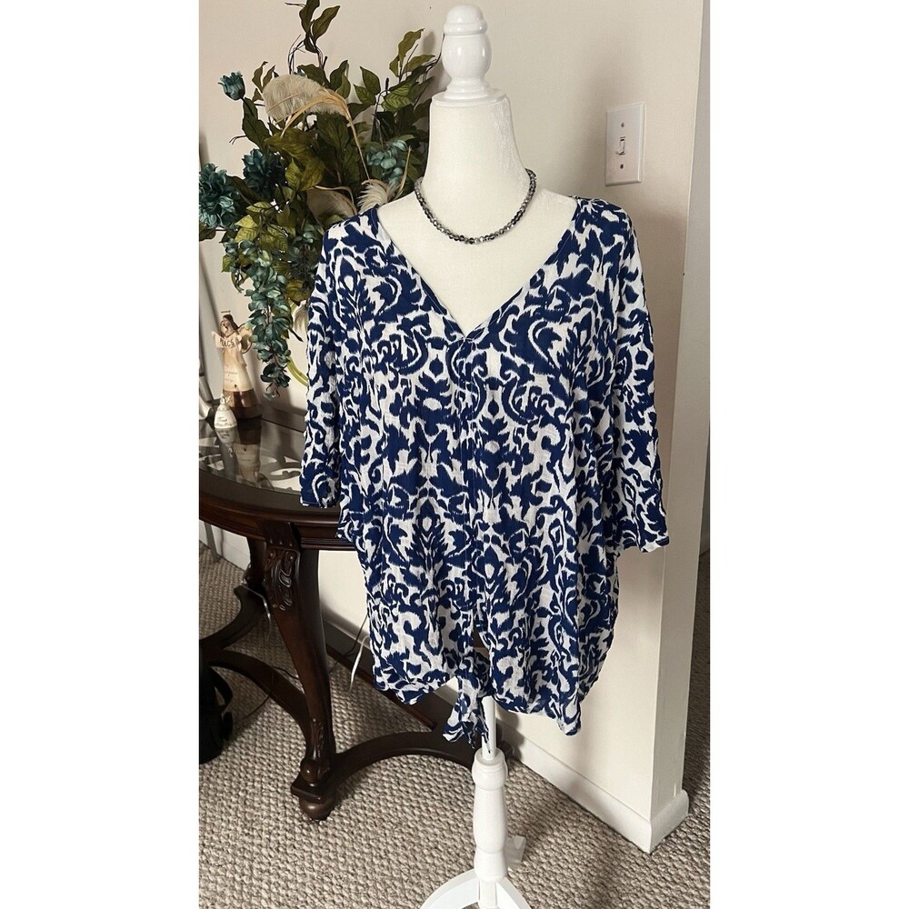 C by One Blue White Ikat Damask Blouse 1X Plus Size V-Neck Tie Front Flutter Sle